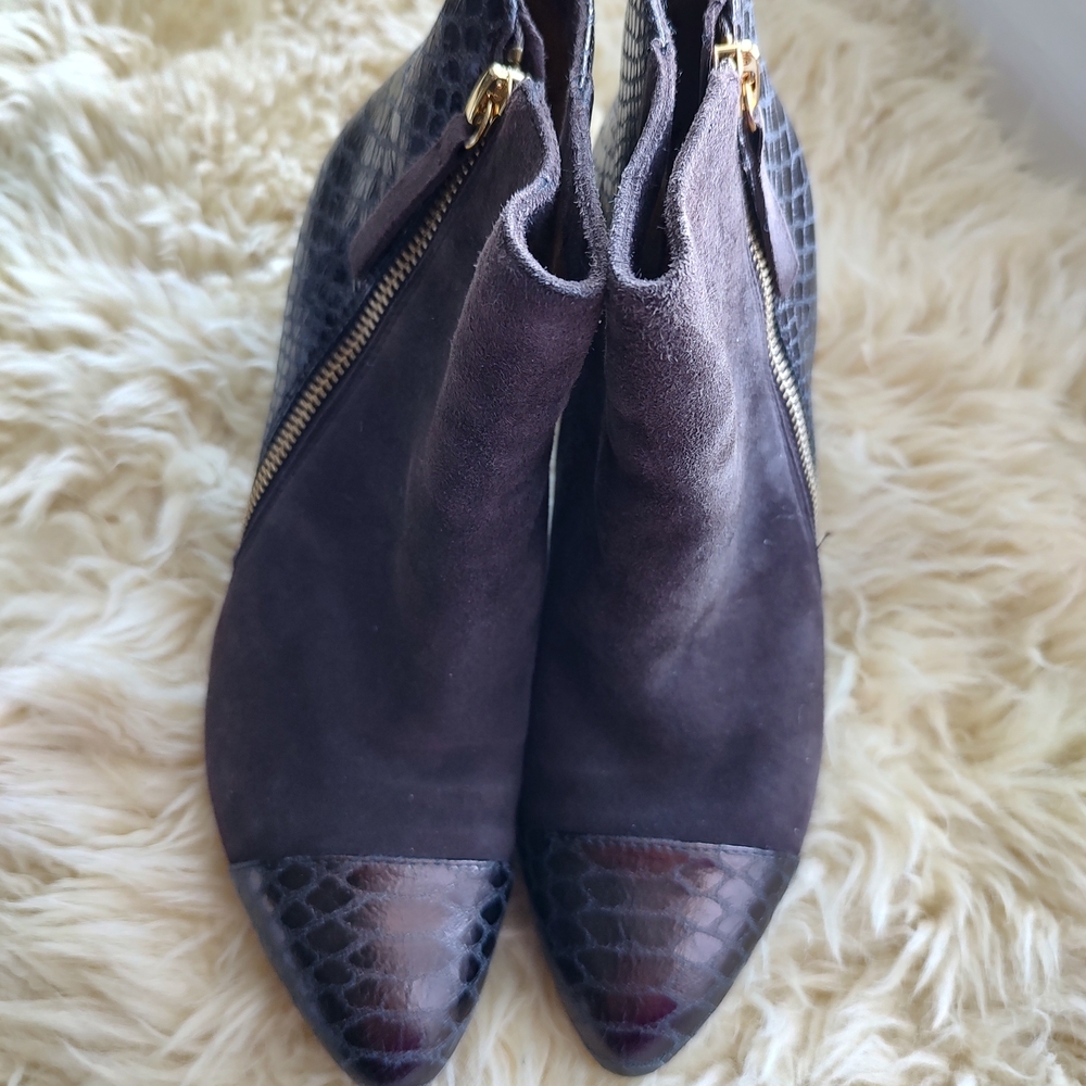 Sofft Dark Brown and Black Ankle Booties